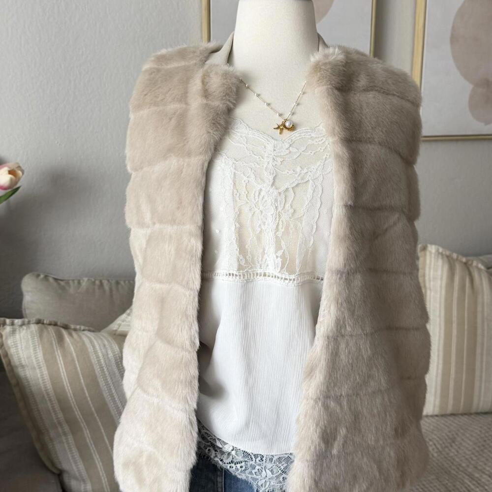 A New Day Cream Faux Fur Vest - Picture 2 of 4